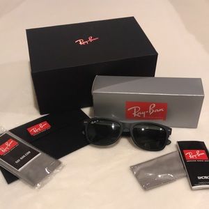 Ray-Ban Polarized Sunglasses New Wayfarer Matte Black, RB 2132
